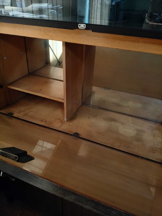 Шкаф-сервант, тумба-зеркало