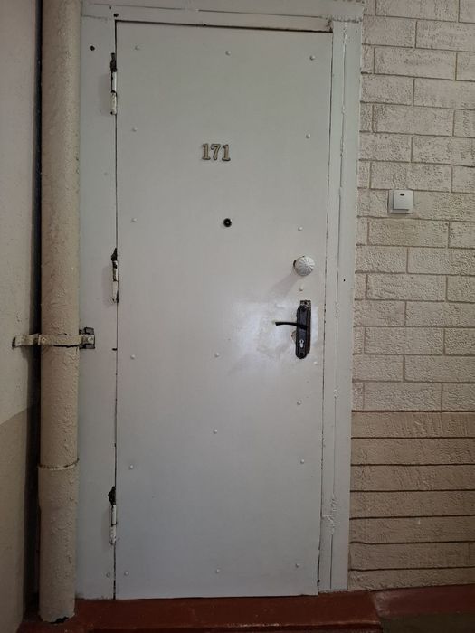 Temir eshik sotiladi holati yaxshi