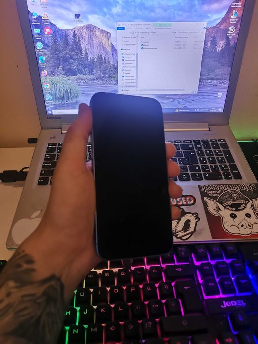 Iphone 16 + 256  има спукване на гърба