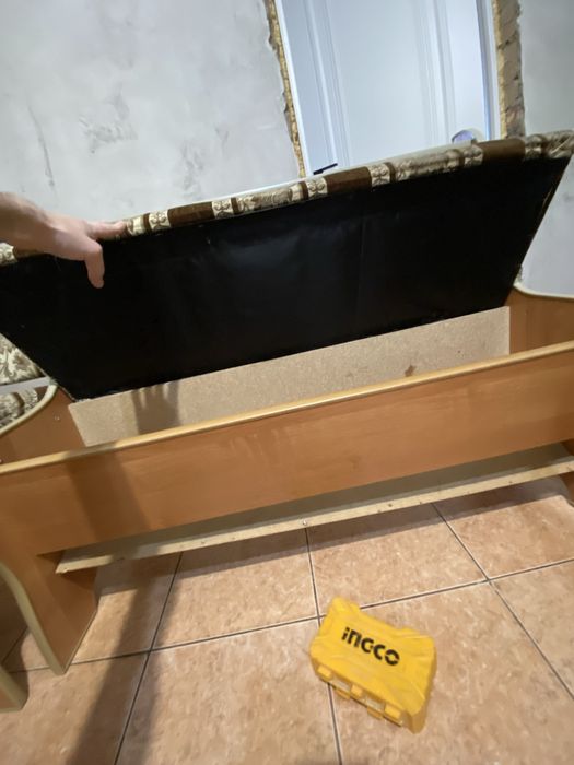 Отдам бесплатно кухонный уголок