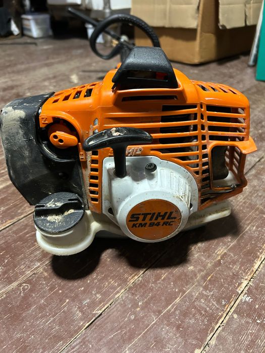 Комби двигател STIHL KM94 RC+ Приставка ролкова четка STIHL KB-KM