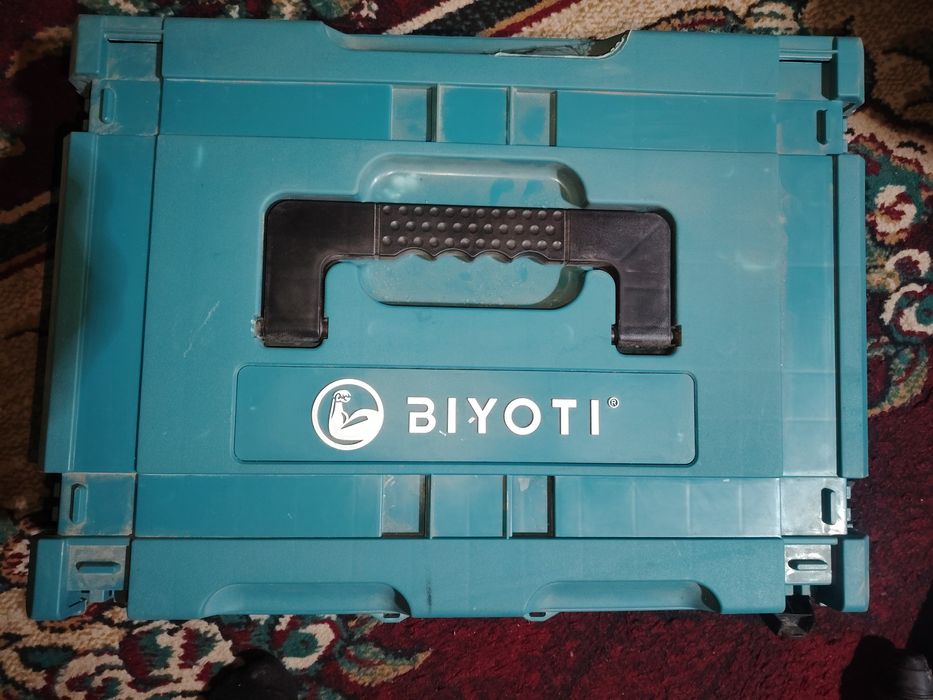 Набор инструмент с аккумулятор.