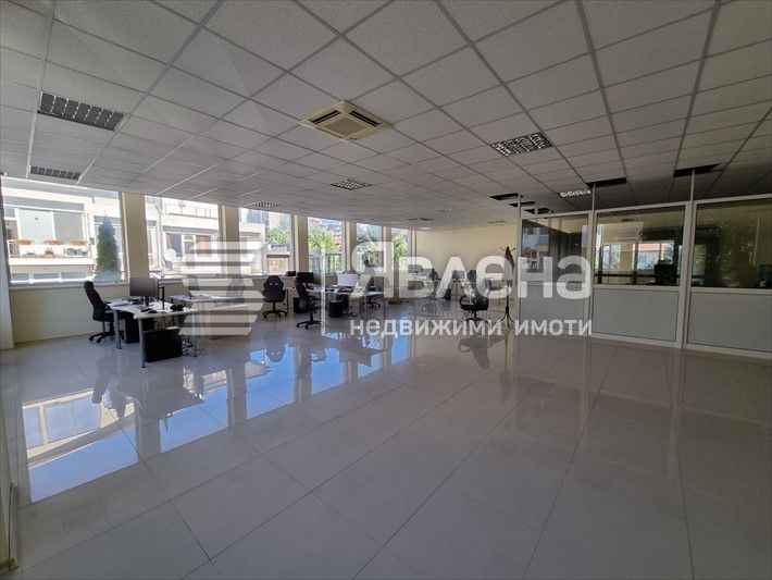 Магазин в широкия център на града