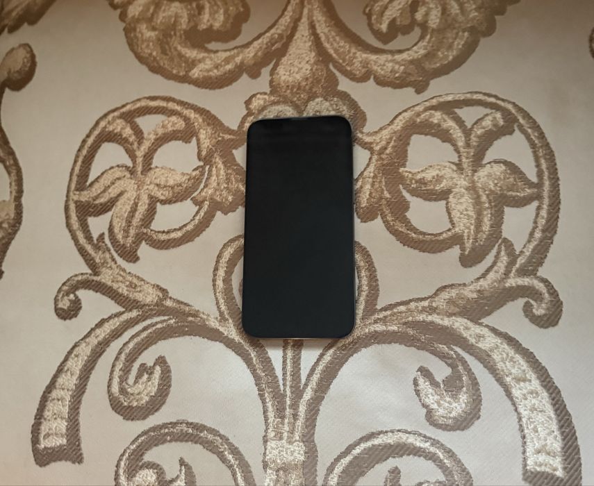 iPhone 13 Pro с 128GB памет в изключително добро състояние.