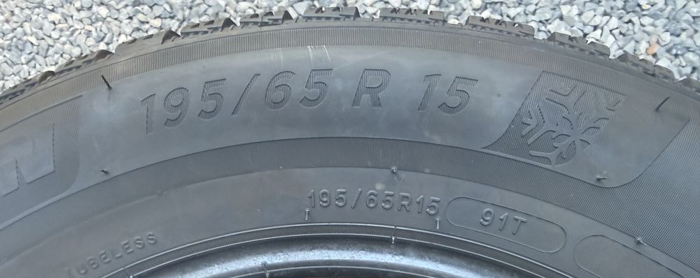2бр 195/65/15 на 8мм с 23дот Мишелин