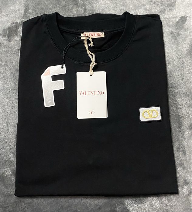 Vand tricou nou de barbati Valentino