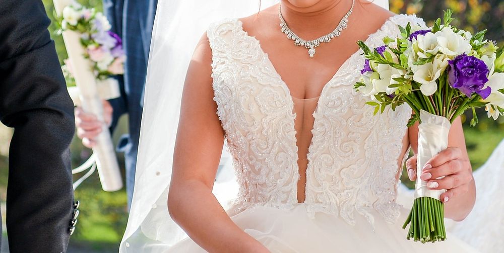 Vand Rochie Mireasa