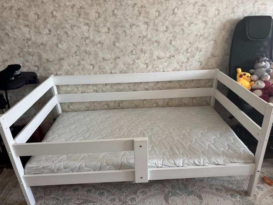 Детская кровать, почти новая