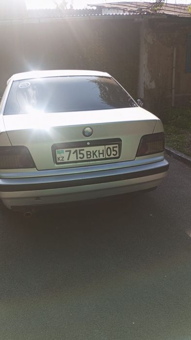 Продам машину БМВ Е36 не на ходу  .