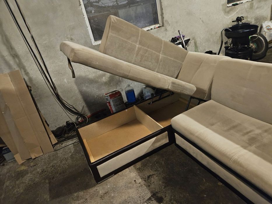 Голям ъглов диван