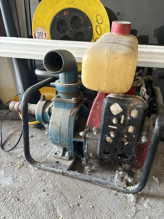 Продам бензиновую мотопомпу для воды