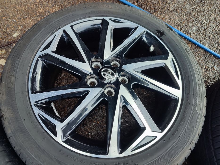 16" оригинални алуминиеви джанти за Toyota Yaris hybrid.