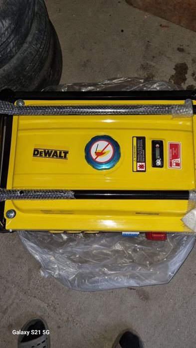 Генератор бензиновый  Dewalt
