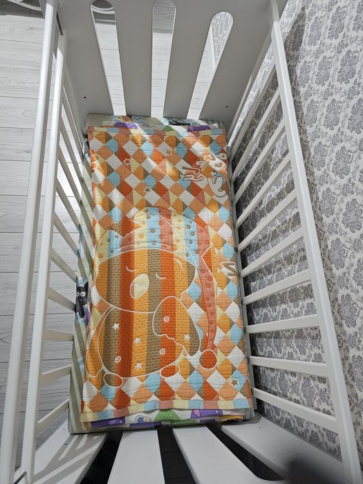 Продам детскую кроватку и стульчик