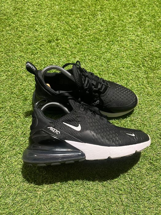 Дамски маратонки : Nike Air Max 270 39