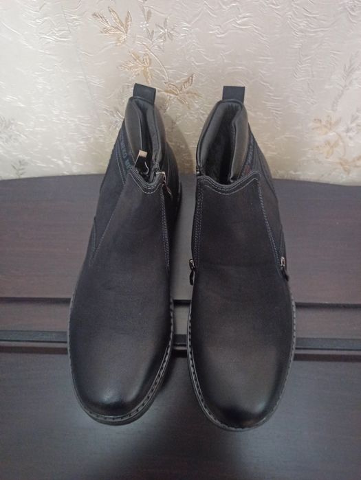 Продам новые мужские полусапожки.