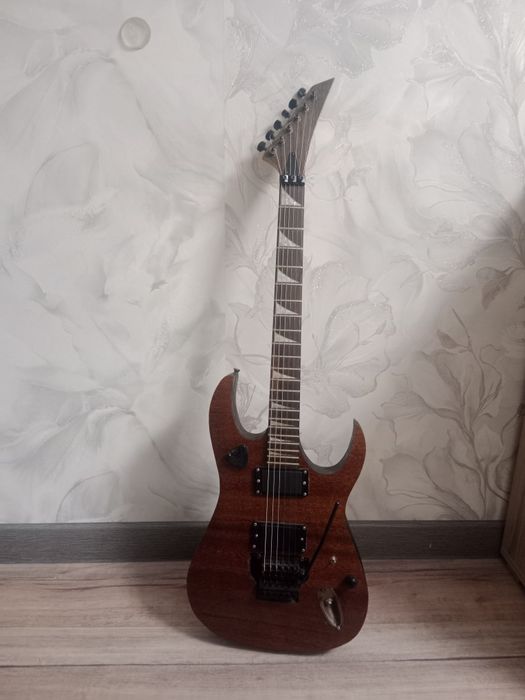 Продам электрогитару