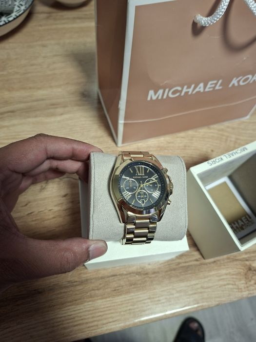 Продам Michael Kors