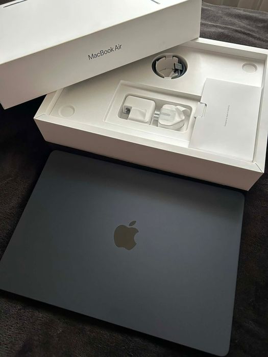 Apple Macbook 15  M4 2025