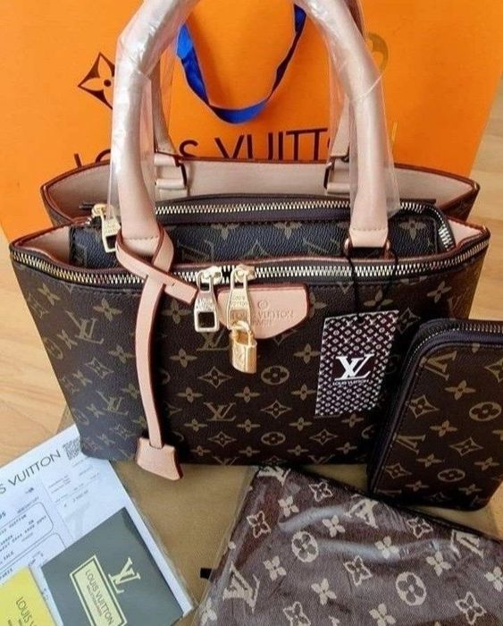Set Louis Vuitton 3 articole(geanta +esarfa +portofel),saculet, etiche