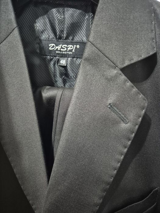 Costum elegant pentru bărbați.