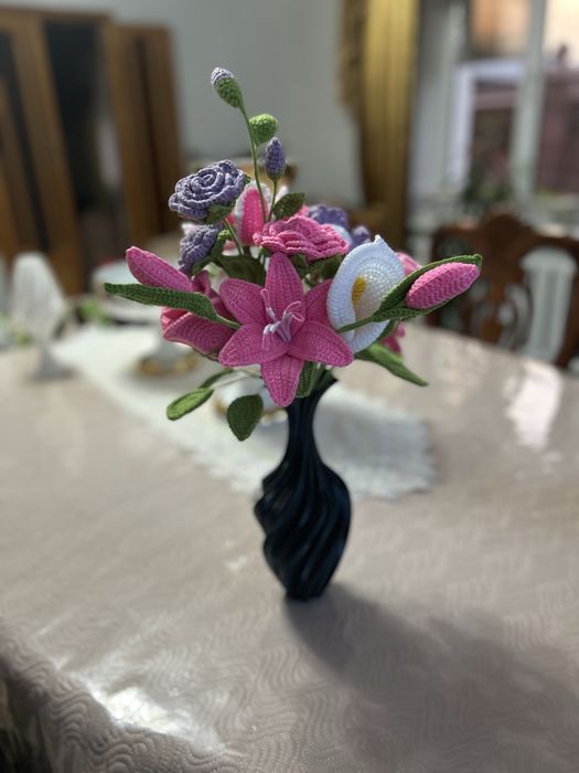 Букет вязаных роз