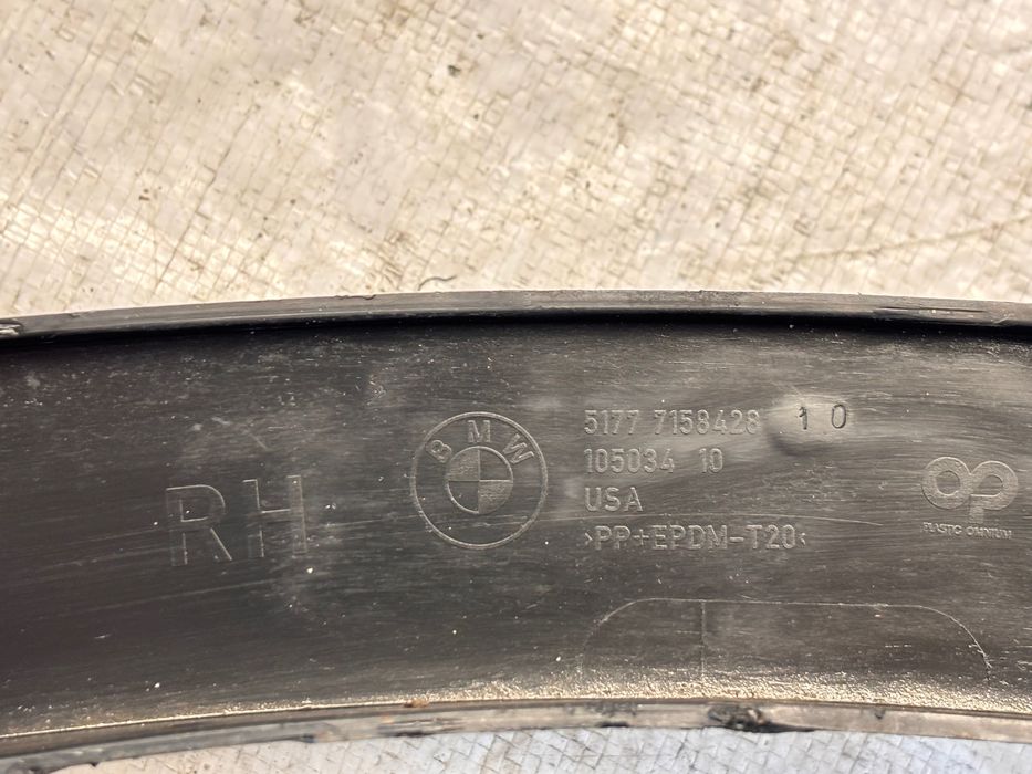 BMW X5 E70 (2007–2013) – дясна лайсна за калник