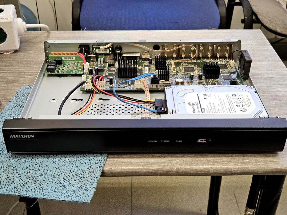 HikVision DVR DS-7216HGHI-SH/A 16 канален с 4 ТБ твърд диск