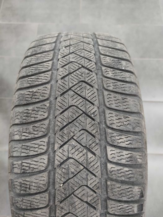 Единични гуми с размер 235 45 18