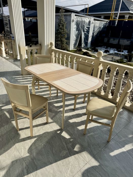 Продам столовый стол