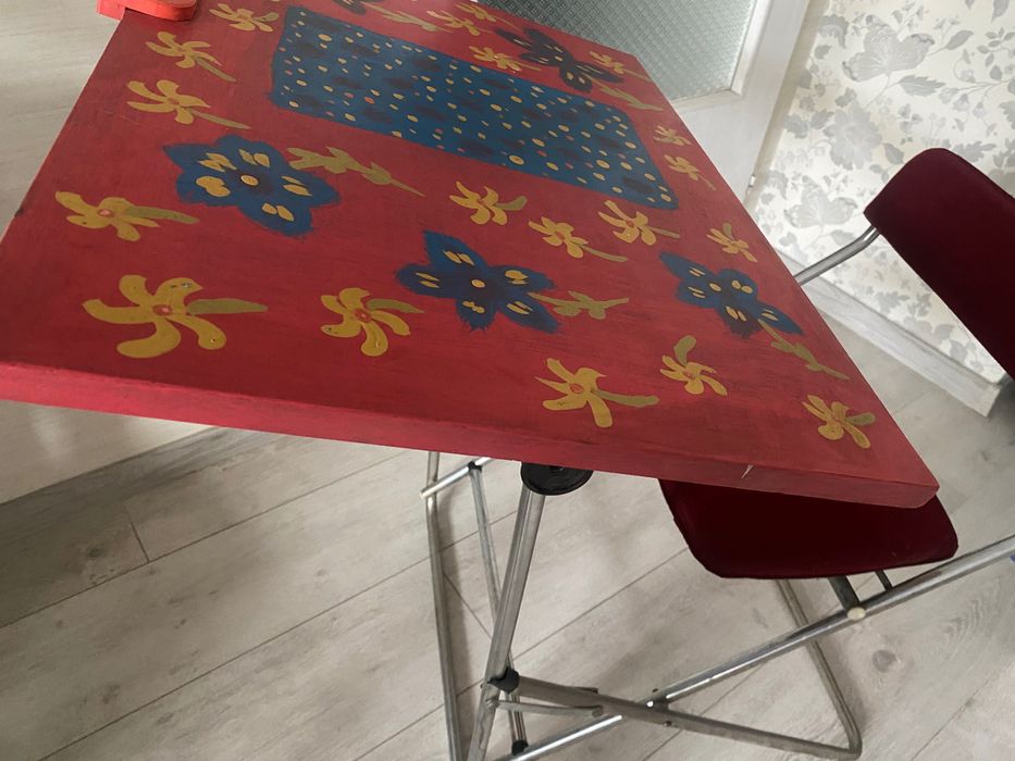 Детски стол с маса - тип чин .