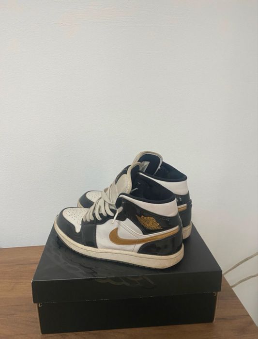 Air Jordan 1 Mid Patent Black Gold