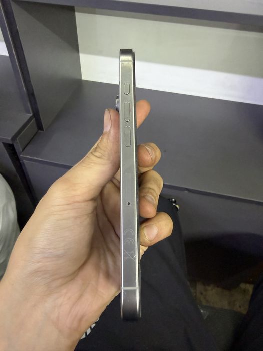 iPhone 16 pro silver