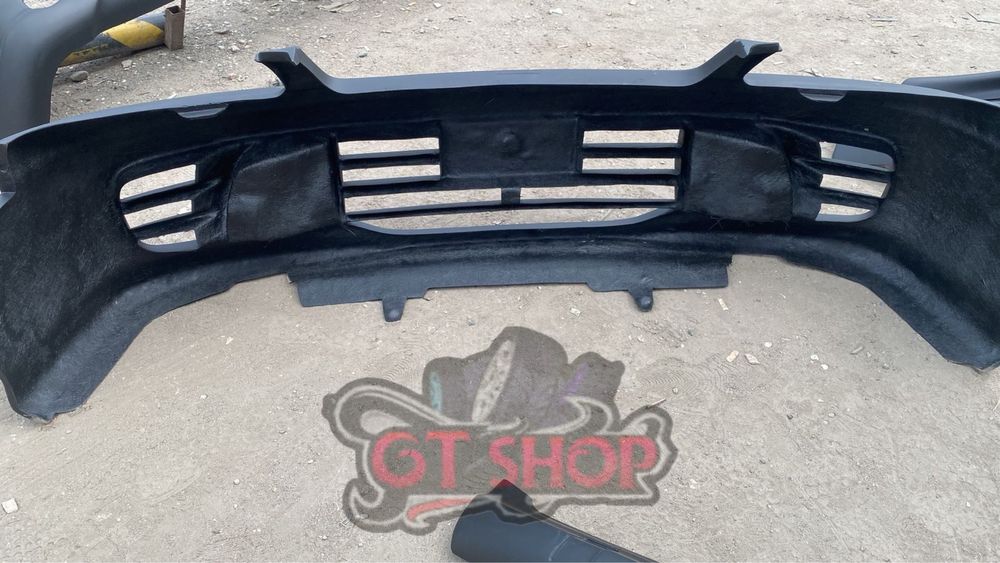 Бампер перелний на ниссан рнеса