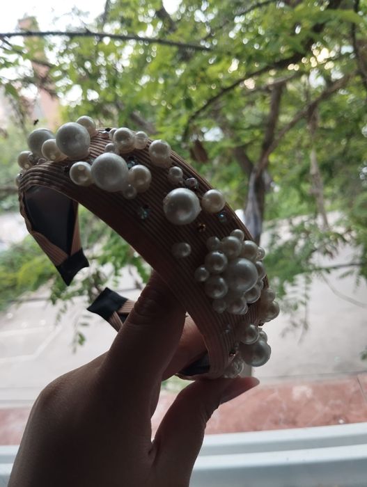 Bentiță lucrată manual cu mărgeluțe (handmade)