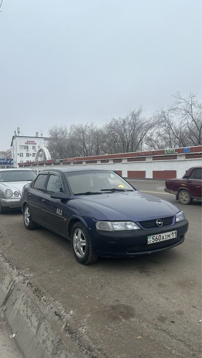 Продам машину опель вектра б