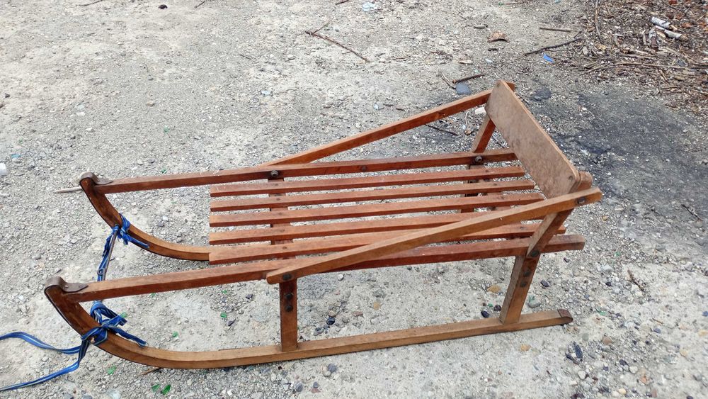 Две много запазени пластмасови шейни