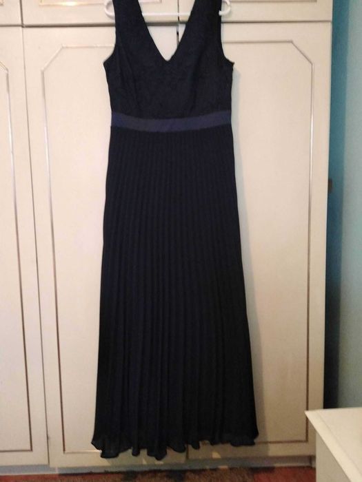 Вечерна рокля в тъмно синьо