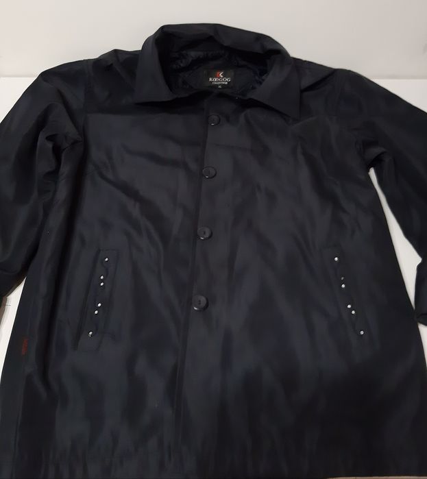 Тъмно синьо палто/яке/ и Велурено яке .Закупено от Англия цена-30лв.