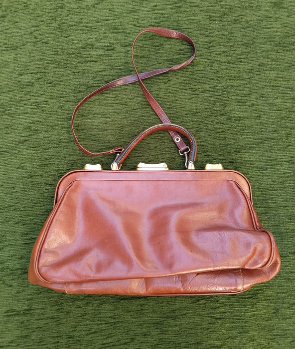 Vând geanta piele Aigner!