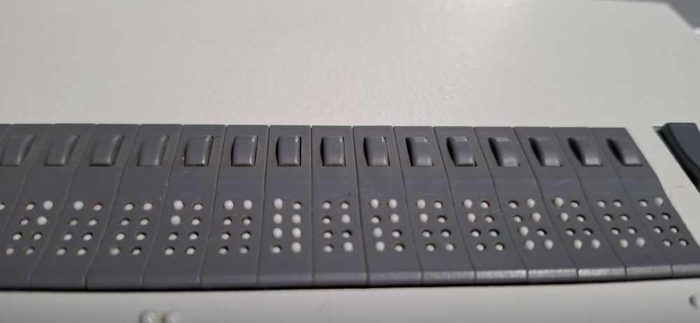 Afișaj Braillex pentru persoanele cu deficiențe de vedere