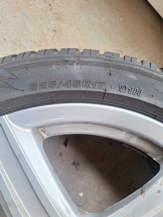 Jante aliaj cu cauciucuri de iarna 225 / 45 R17