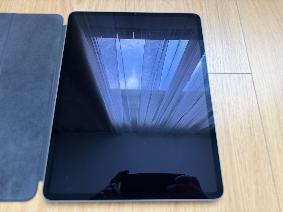 Apple iPad Pro 12,9" 6th Gen, 256GB, Wi-Fi + оригинален калъф.