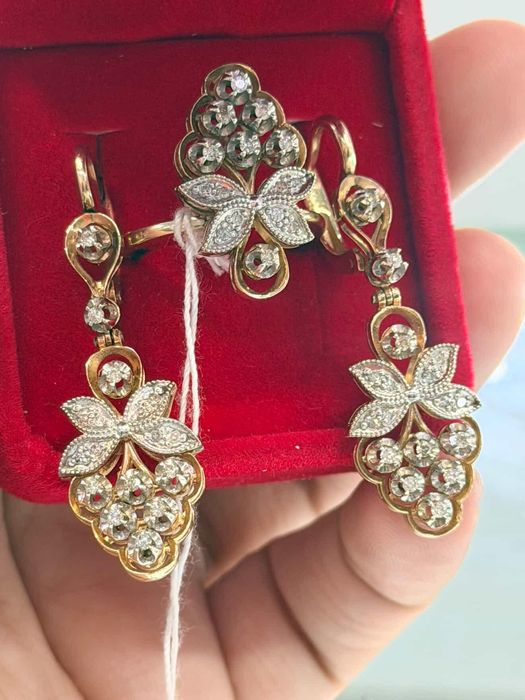 Золотые наборы с бриллиантами