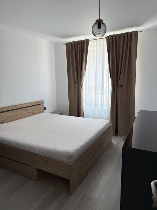 Închiriez apartament