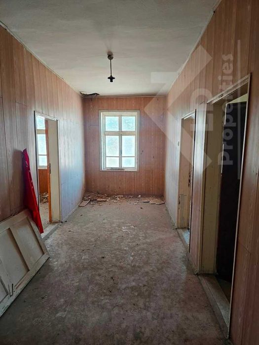 Двуетажна къща в центъра на гр.Вълчи дол