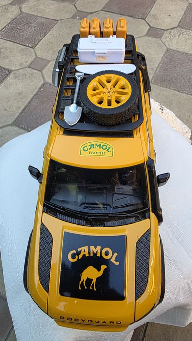 металлическая модель Land Rover Defender в масштабе 1:18