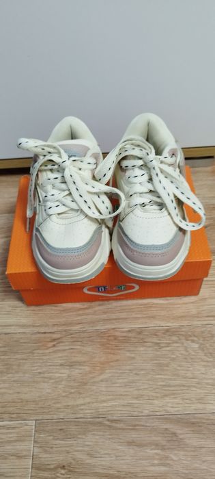 Продам обувь для девочки