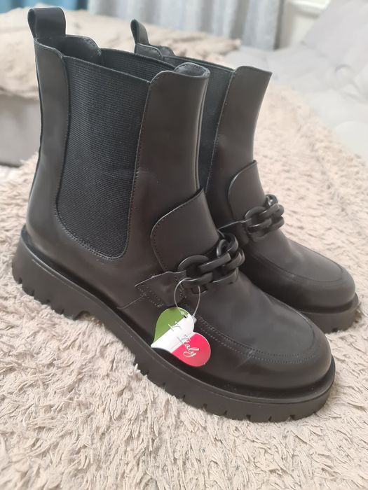 Обсолютно новые сапоги