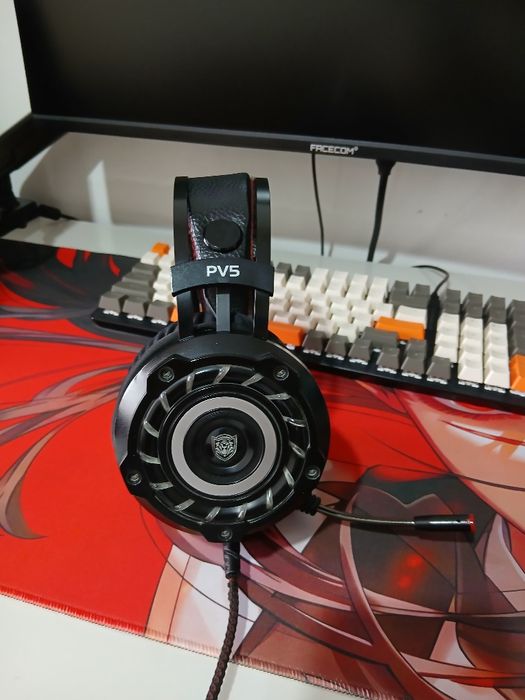 Компютер наушник